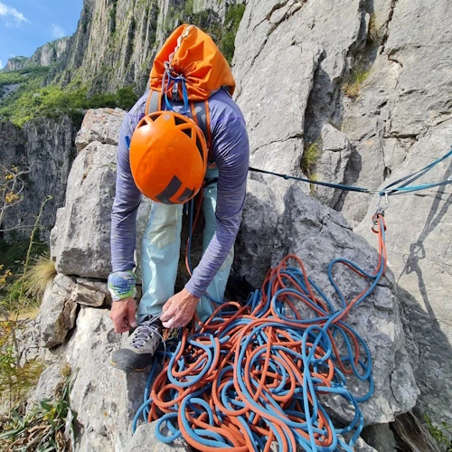 epic-tours-equipment-rental-helmet