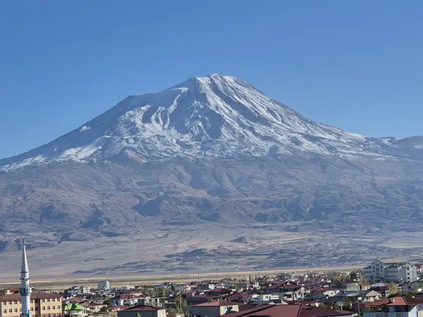 trek-ararat-peak