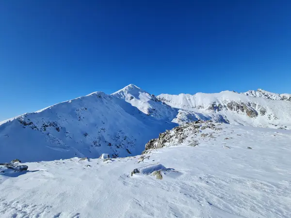 trek-winter-bezbog-polezhan