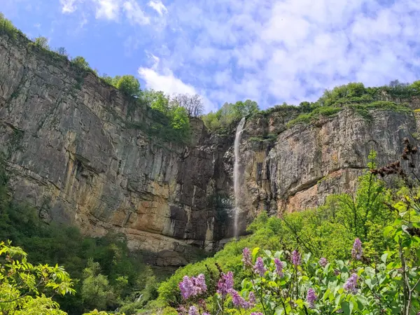 trek-bovska-skaklya-waterfall-bula-peak