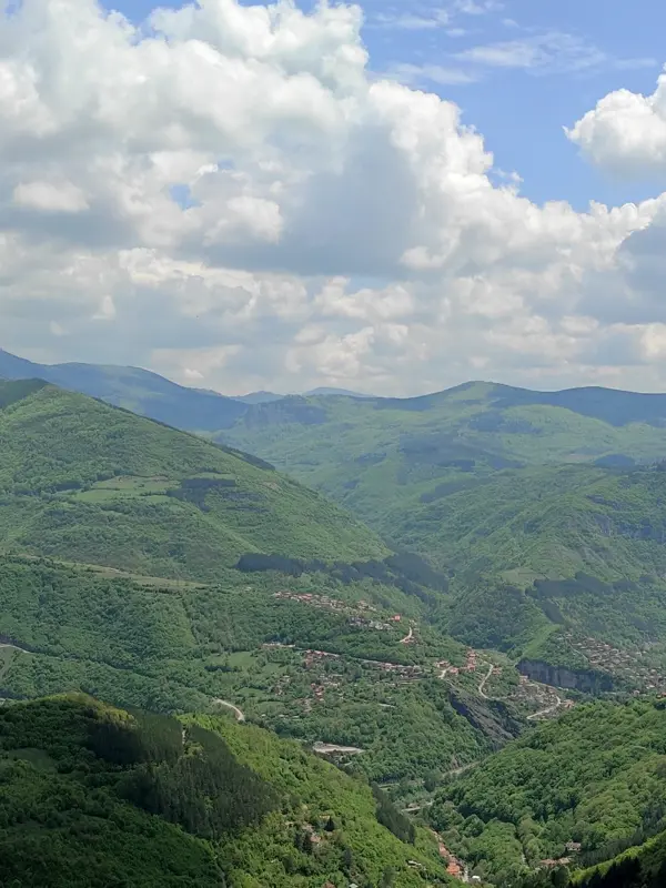trek-bovska-skaklya-waterfall-bula-peak