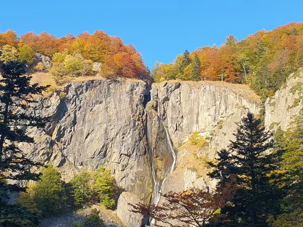 trek-central-balkan-kademliya-waterfall