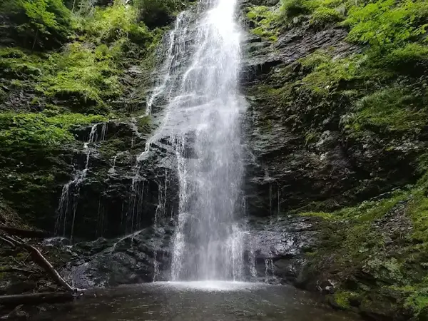 trek-karlovsko-praskalo-waterfall