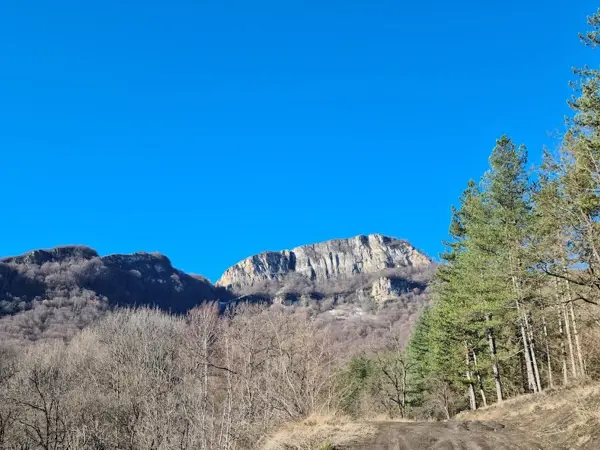 trek-petrahilya-peak-glozhene-monastery