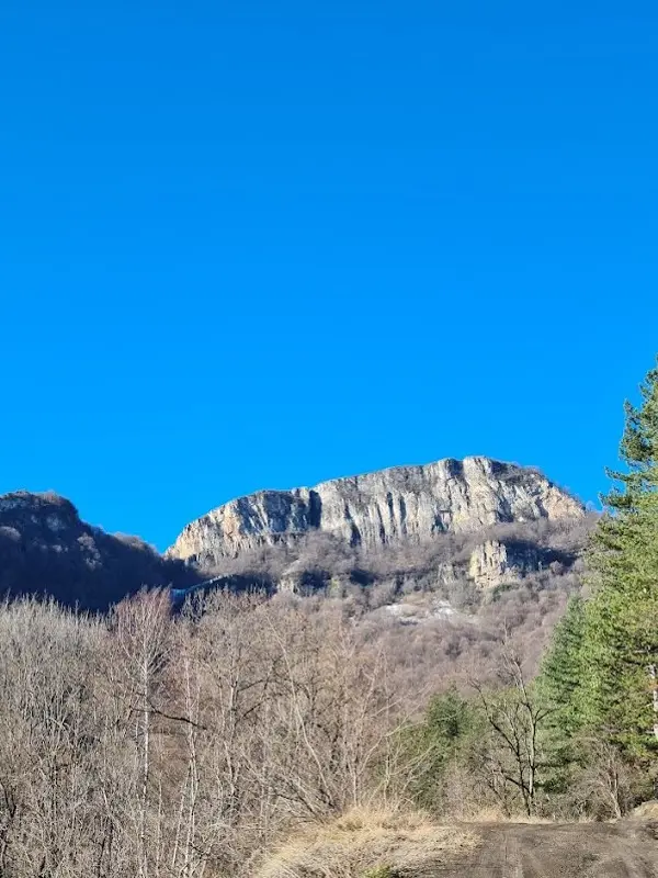 Пролет в Тетевенския Балкан: Връх Петрахиля, водопад Скока и Гложенския манастир – Стара планина