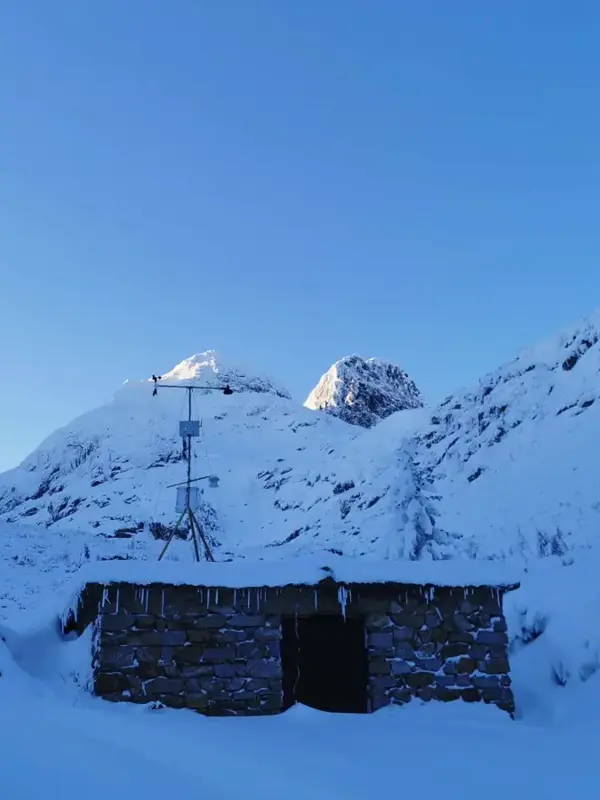 trek-winter-malyovitsa-ivan-vazov-hut